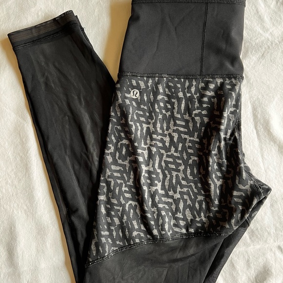 Lululemon Running In The City 7/8 Tight *Full-On Luxtreme - Picture 4 of 6